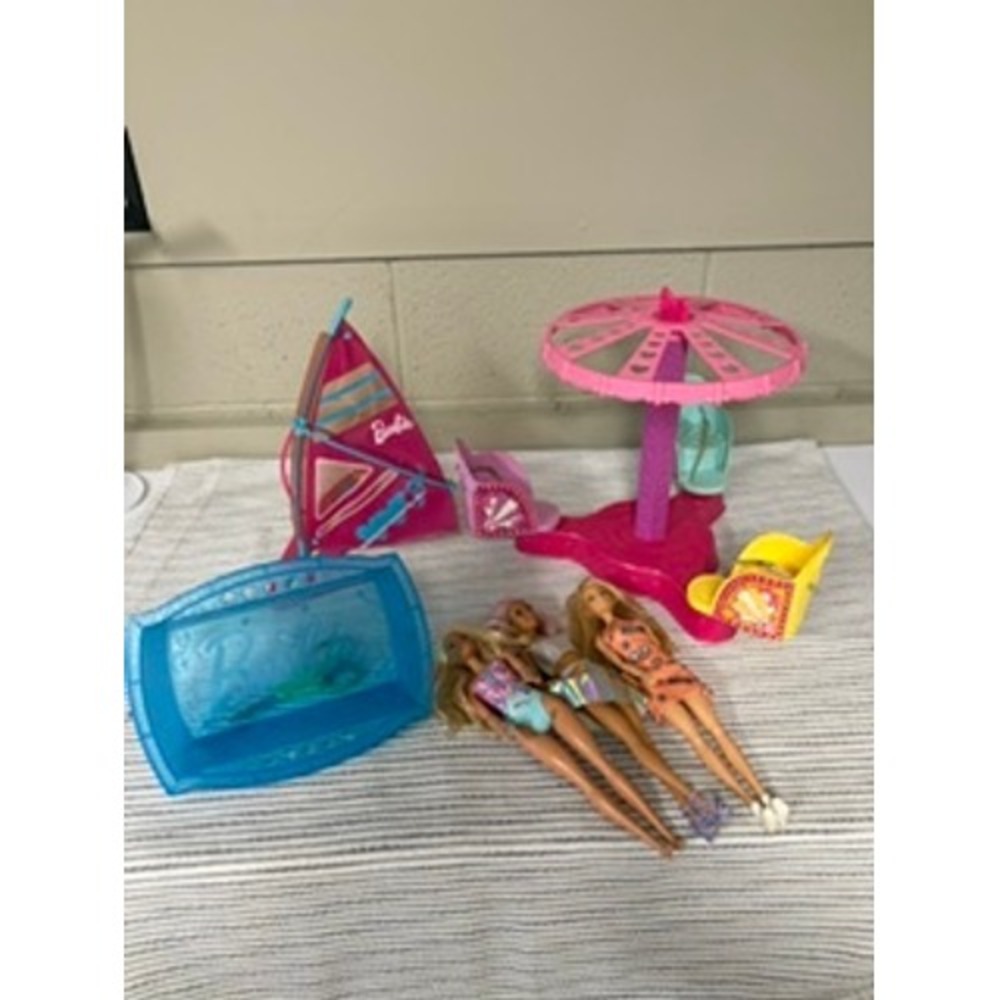 Barbie Doll Lot Merry-Go-Round Sailboat Bathtub 3 Dolls and Shoes Accessories